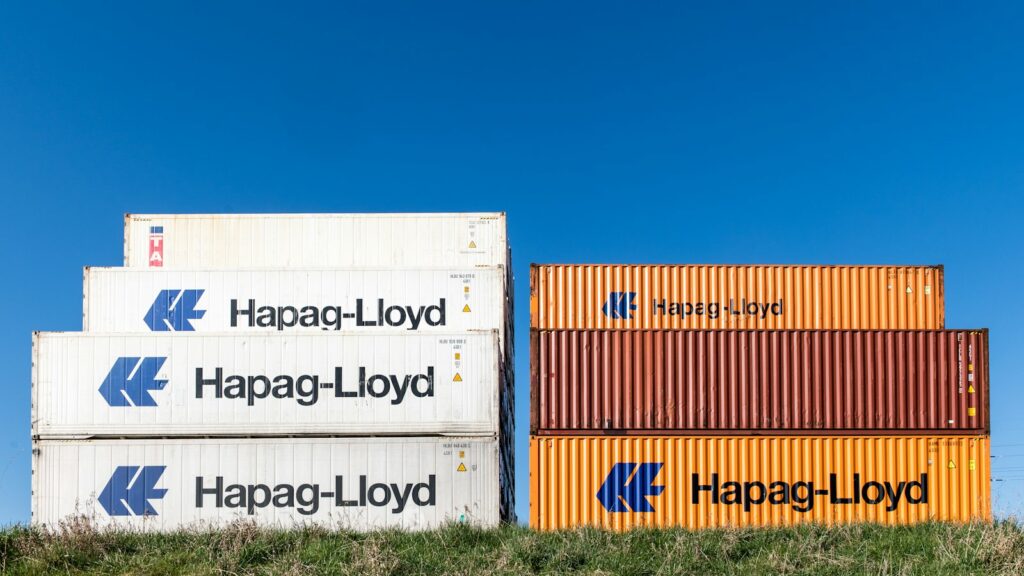 Gestapelte Schiffscontainer in Hamburg: Im Export neue Märkte erschließen