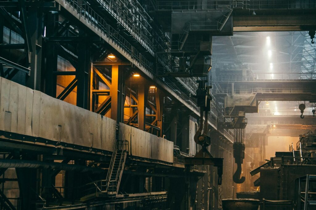 Industriehalle als Sinnbild für die Lage im Verarbeitenden Gewerbe im ifo Geschäftsklimaindex